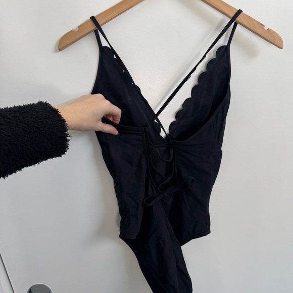 La Blanca Black Scallop Lace Up Back‎ One Piece Swimsuit Swim Size 6 - Picture 3 of 5